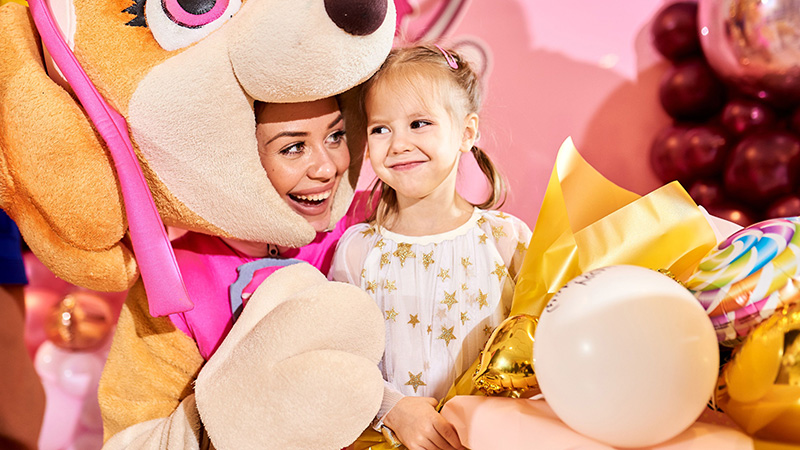 Яскраві артисти на дитяче свято